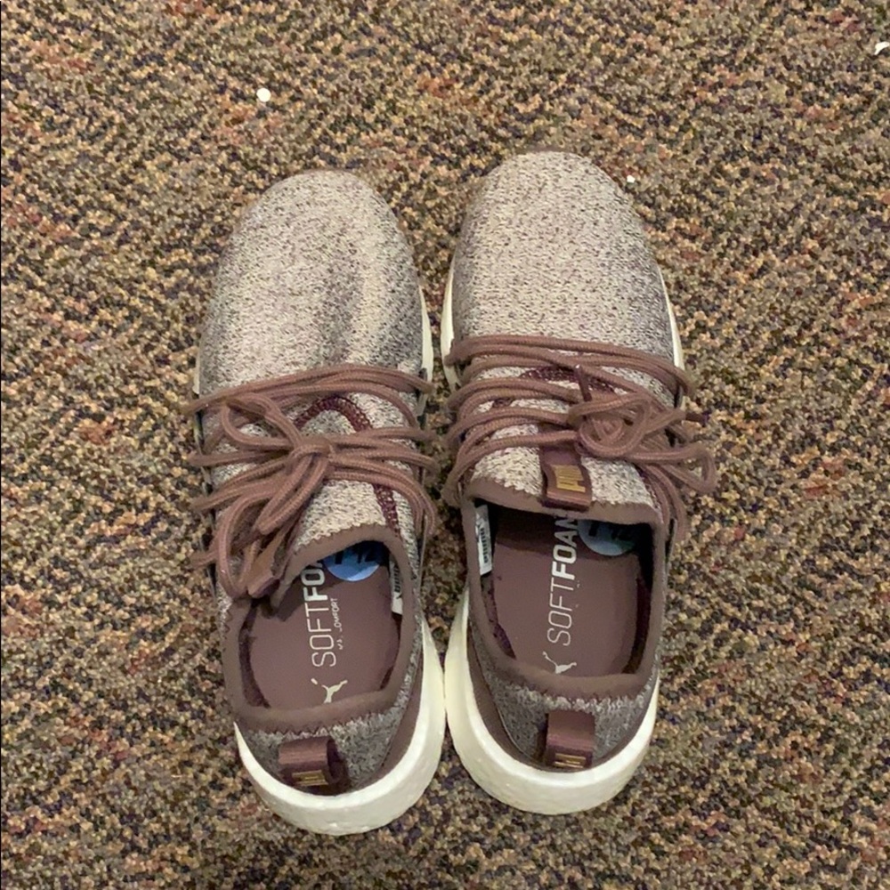 Puma tennis shoes